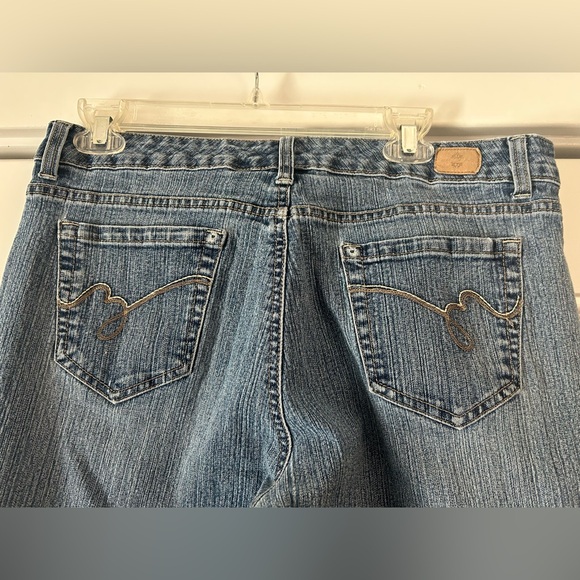 Bandolino Women’s Jeans | Mid-Rise Blue Denim |  sz 14 - Picture 2 of 8
